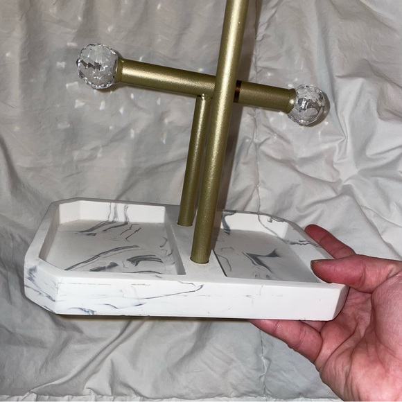 Accessory Display - Picture 5 of 7